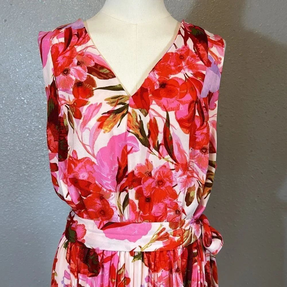 Lane Bryant women’s floral pleated V-neck fit and flare midi dress size 20 - Picture 3 of 12